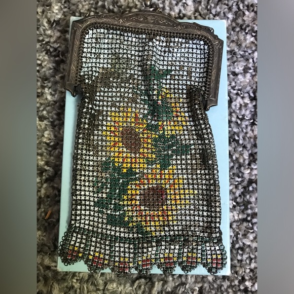 100+ yr old sunflower mesh bag - Picture 2 of 5